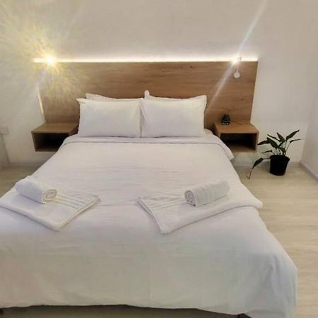 3 Bedroom Beachside Apartment - 30 Secs From Beach Flic en Flac Exterior photo