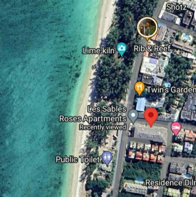 3 Bedroom Beachside Apartment - 30 Secs From Beach Flic en Flac Exterior photo