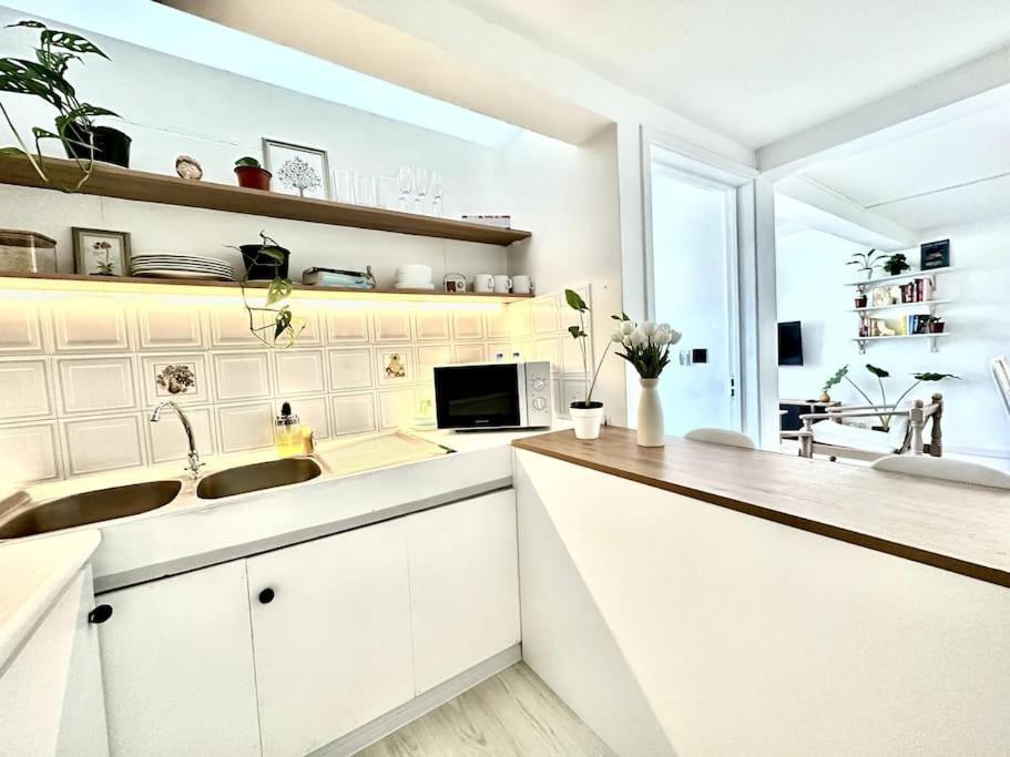 3 Bedroom Beachside Apartment - 30 Secs From Beach Flic en Flac Exterior photo
