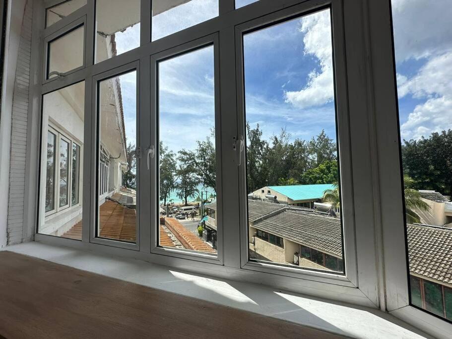 3 Bedroom Beachside Apartment - 30 Secs From Beach Flic en Flac Exterior photo