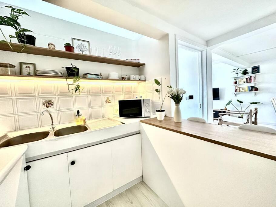 3 Bedroom Beachside Apartment - 30 Secs From Beach Flic en Flac Exterior photo