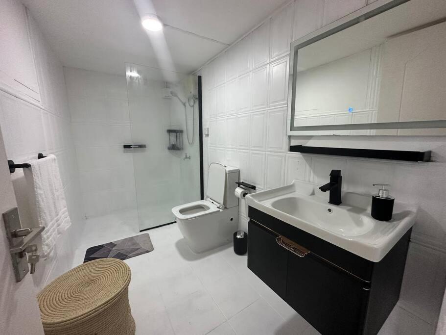 3 Bedroom Beachside Apartment - 30 Secs From Beach Flic en Flac Exterior photo