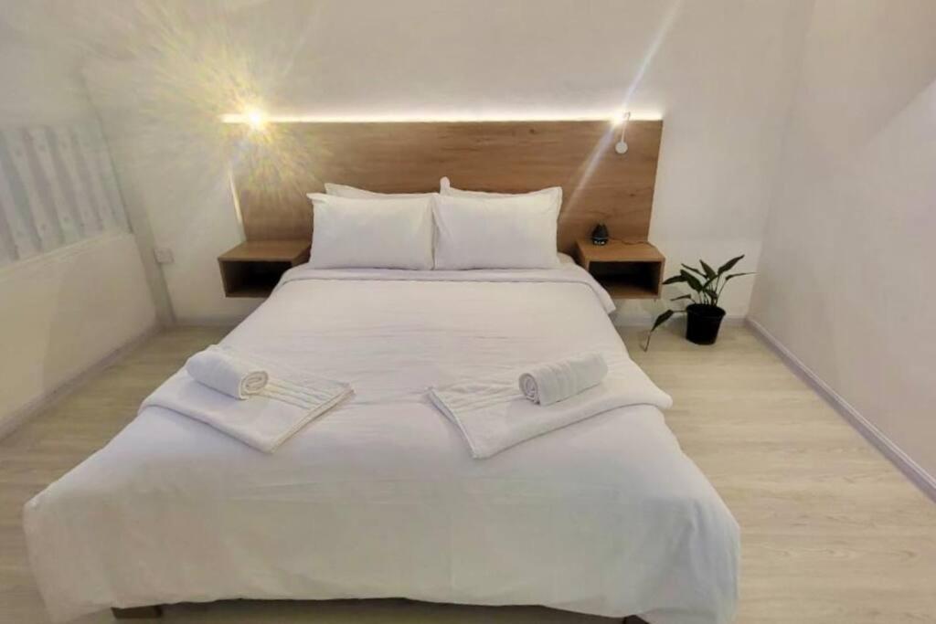 3 Bedroom Beachside Apartment - 30 Secs From Beach Flic en Flac Exterior photo